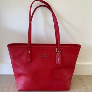 GORGEOUS RED LEATHER COACH BAG! SILVER ZIPPER & ACCENTS! THE PERFECT TOTE BAG!